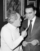 Gino Covili con il gallerista Mario Marescalchi all'inaugurazione della mostra alla Galleria Marescalchi - Bologna, 1974/75