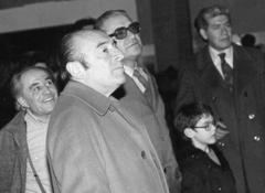 Gino Covili con il Sindaco di Bologna Renato Zangheri all'inaugurazione della mostra al Palazzo Re Enzo - Bologna, 1979